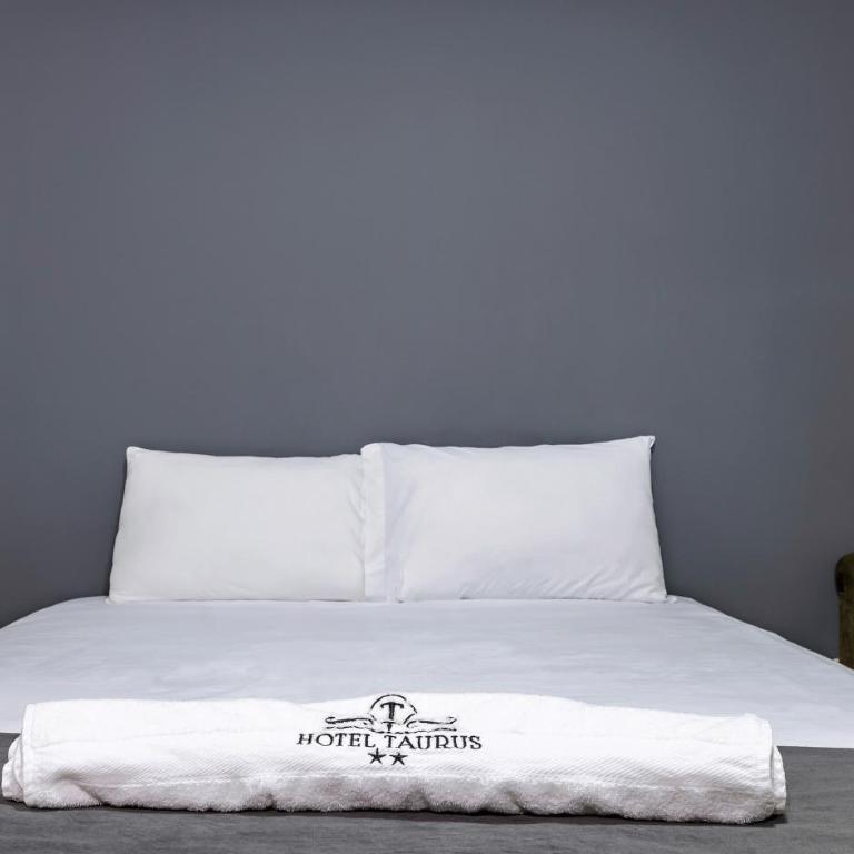 Hotel Taurus - Standard Room - 8