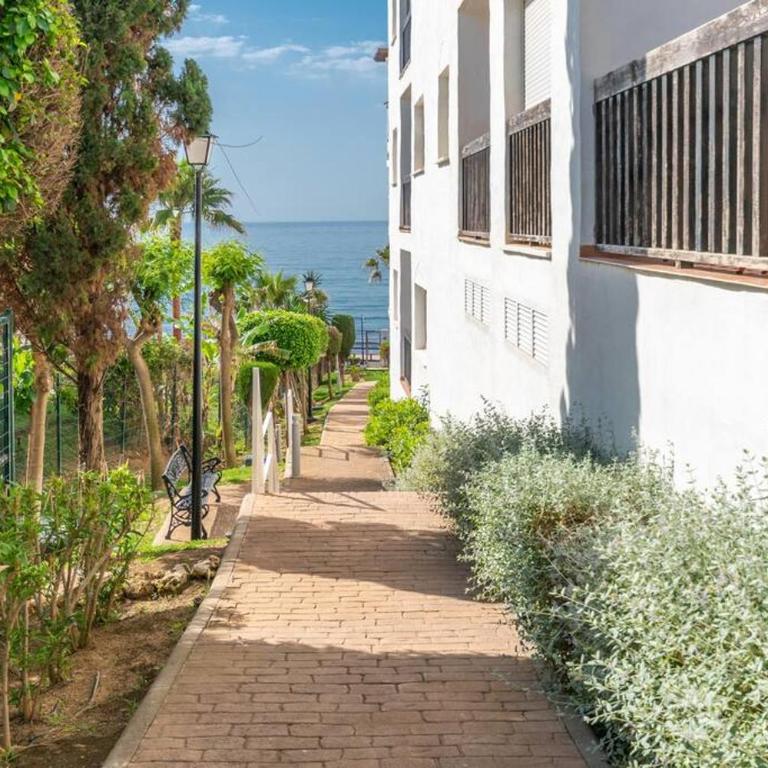 Beachfront sea view in cozy 1BR with pool and garage - Apartamento de 1 dormitorio - 10