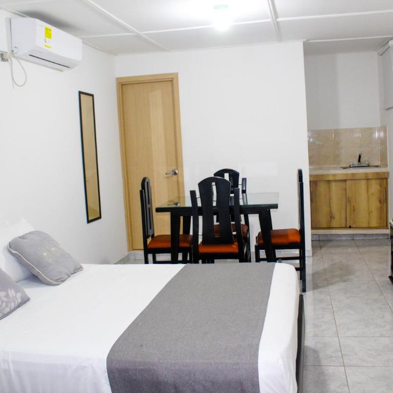 Hotel Poblado Suite - Standard Quadruple Room - 4