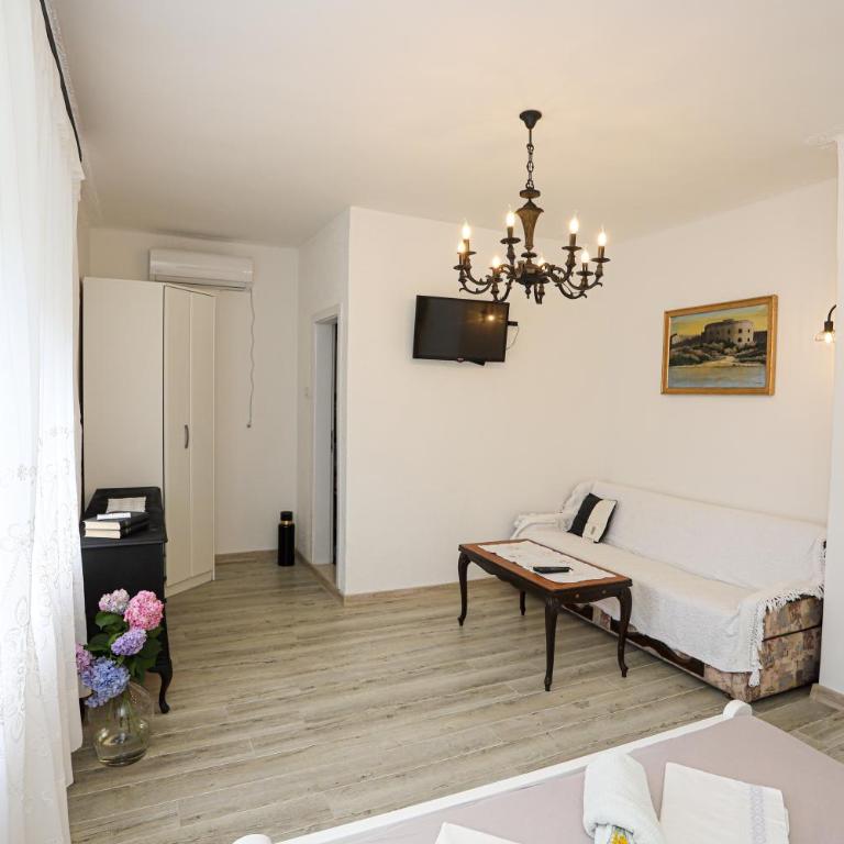 Vila Skala - Triple Room with Private Bathroom - 1