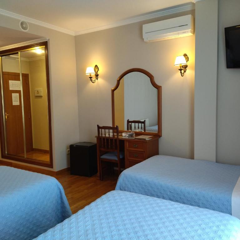 Hotel Playa Compostela - Habitación Triple con balcón - 3