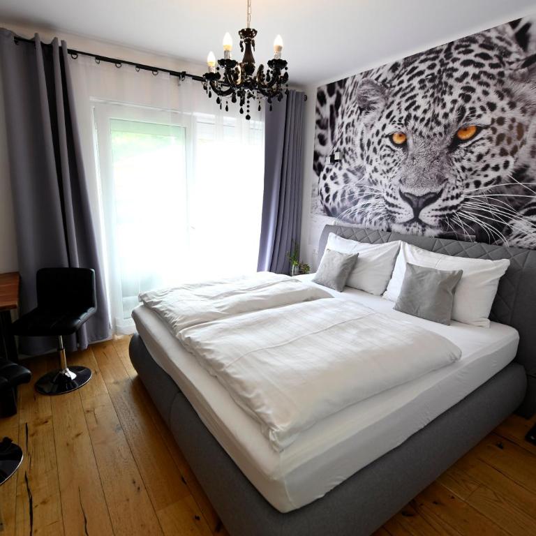 Enjoyit Rooms - Zimmer mit Queensize-Bett und Balkon - 17