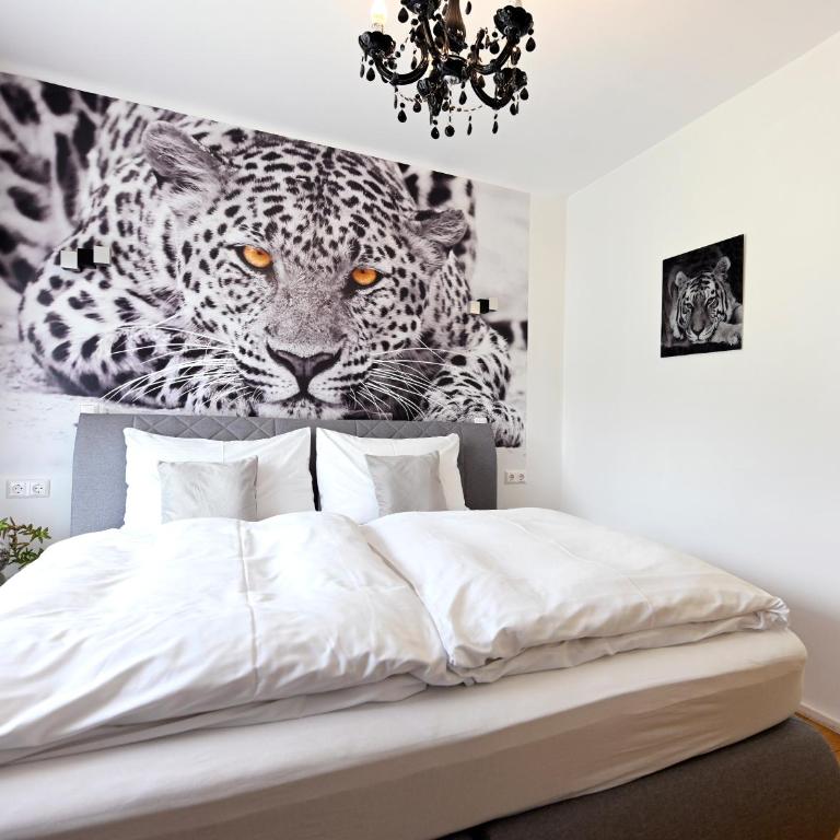 Enjoyit Rooms - Zimmer mit Queensize-Bett und Balkon - 16