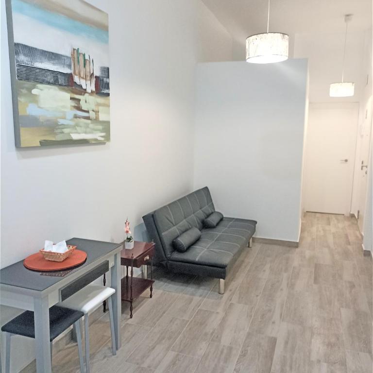 Genius Apartments - One-Bedroom Apartment - 21