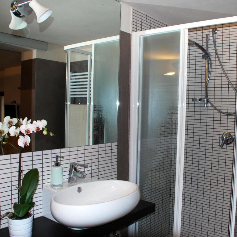 Villa Luna Stunning Modern Villa Shared Infinity Pool, Big garden, Fantastic lake view,AC, - Casa con 4 camere da letto - 52