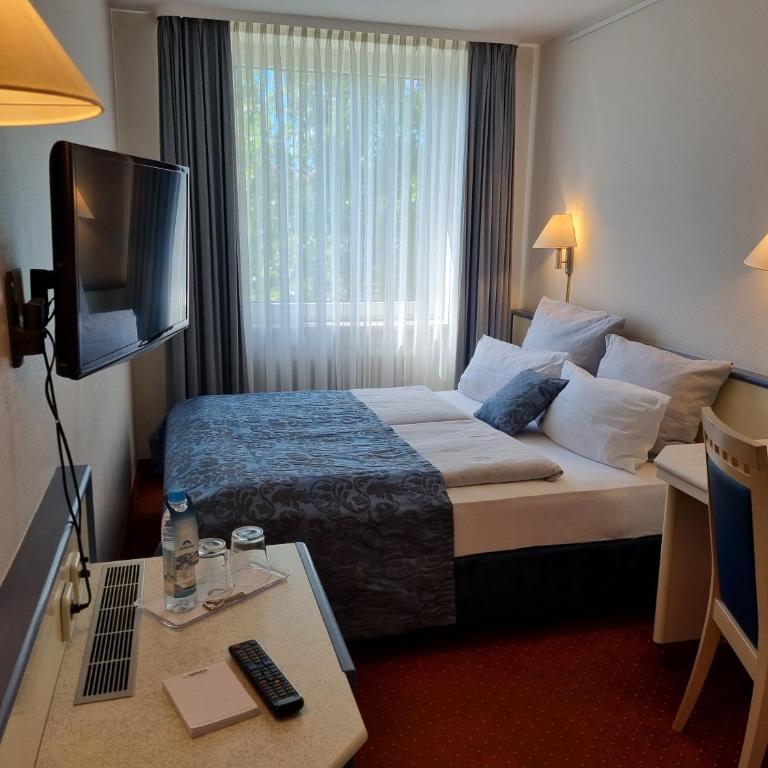 myMINGA13 - Hotel & serviced Apartments - Standard Zimmer mit Queensize-Bett - 5