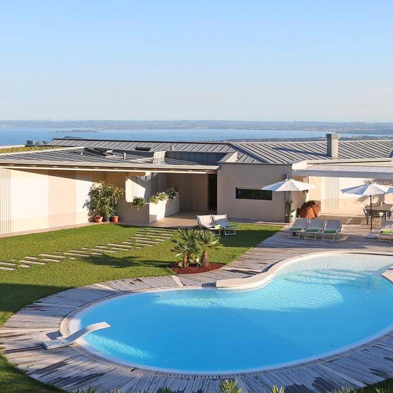 Villa Luna Stunning Modern Villa Shared Infinity Pool, Big garden, Fantastic lake view,AC, - Casa con 4 camere da letto - 36