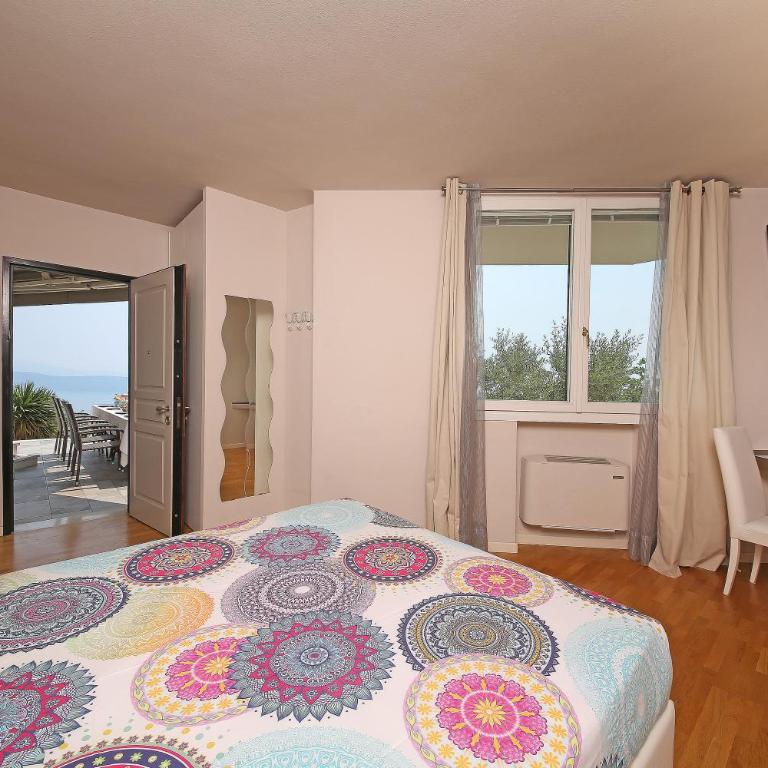 Villa Luna Stunning Modern Villa Shared Infinity Pool, Big garden, Fantastic lake view,AC, - Casa con 4 camere da letto - 48