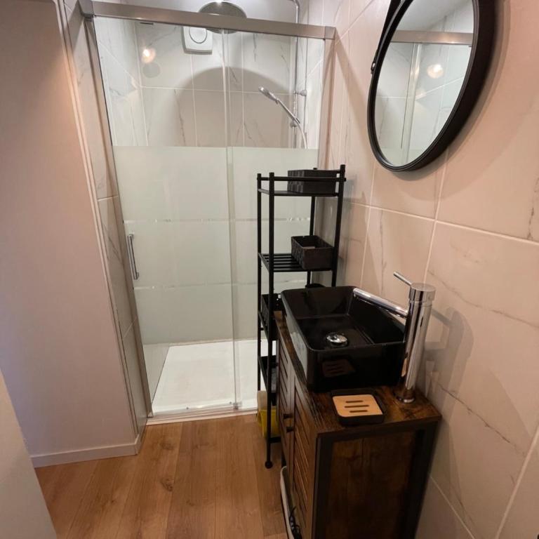 Logement avec terrasse et parking - Appartement 1 Chambre - 24