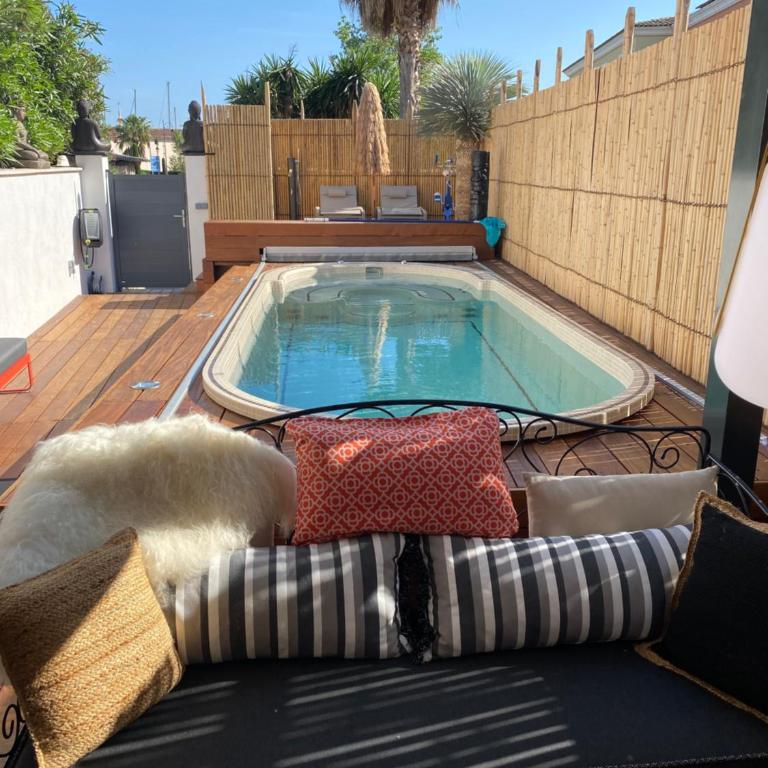 Little Bohême, luxe, piscine, SPA, tout à pied, Port Grimaud - Three-Bedroom Villa - 1