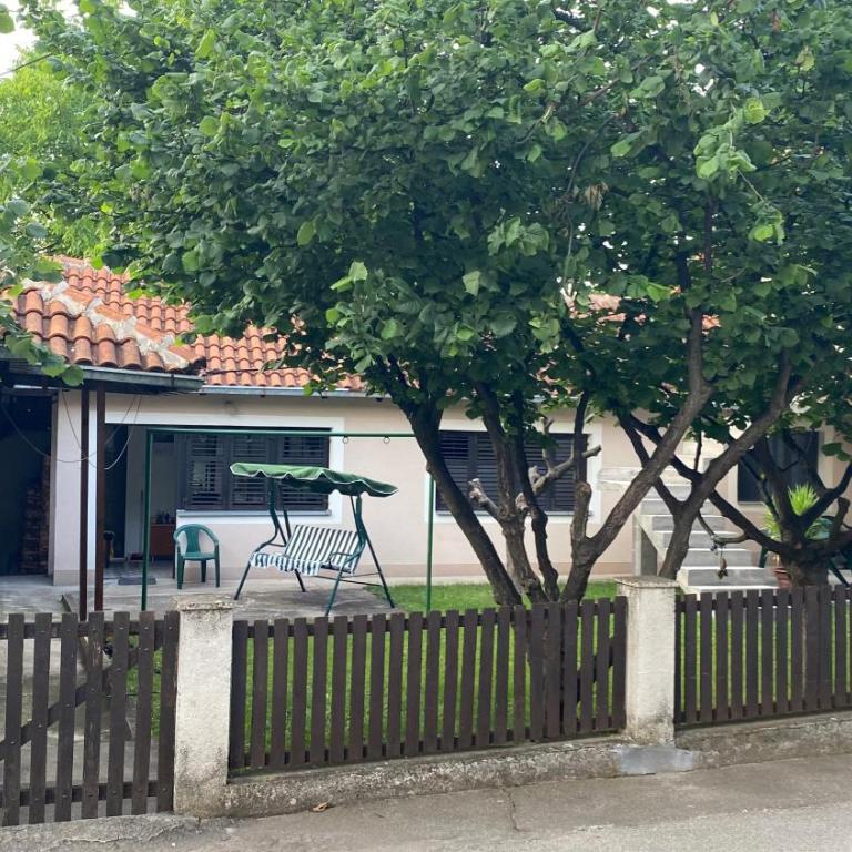 Old Fashion Guest House - Two-Bedroom House - 1