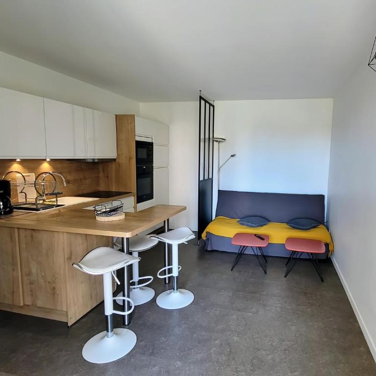 Comme à la maison!!A 5 min à pied plage,pkg privé - Apartment mit 2 Schlafzimmern - 16