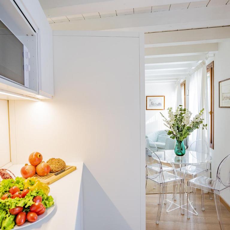 Ca' Dei Musicanti 2 Few Steps from Rialto Bridge! - Two-Bedroom Apartment - 10