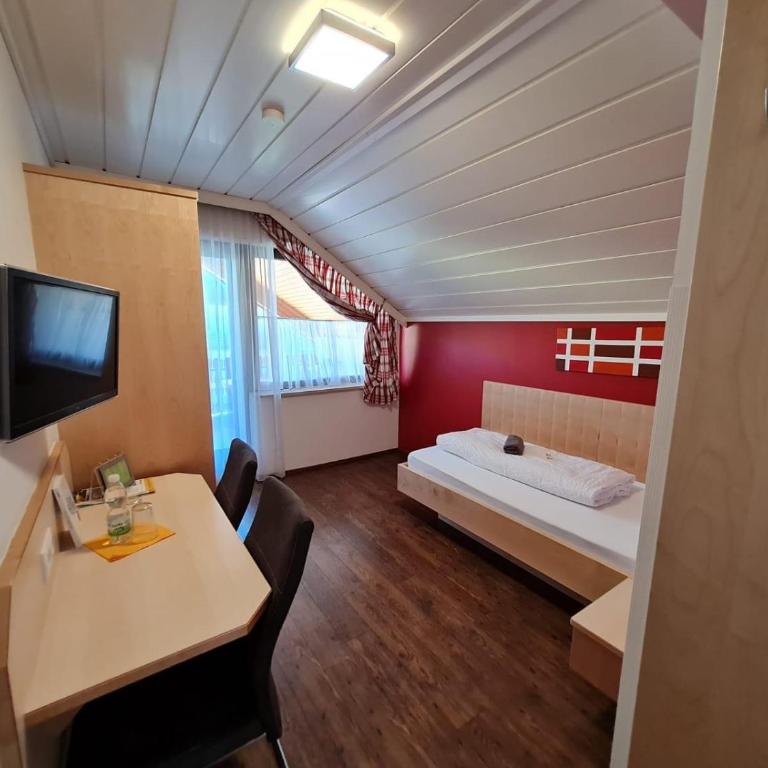 Pension Tulpe - Zweibettzimmer mit Balkon - 15