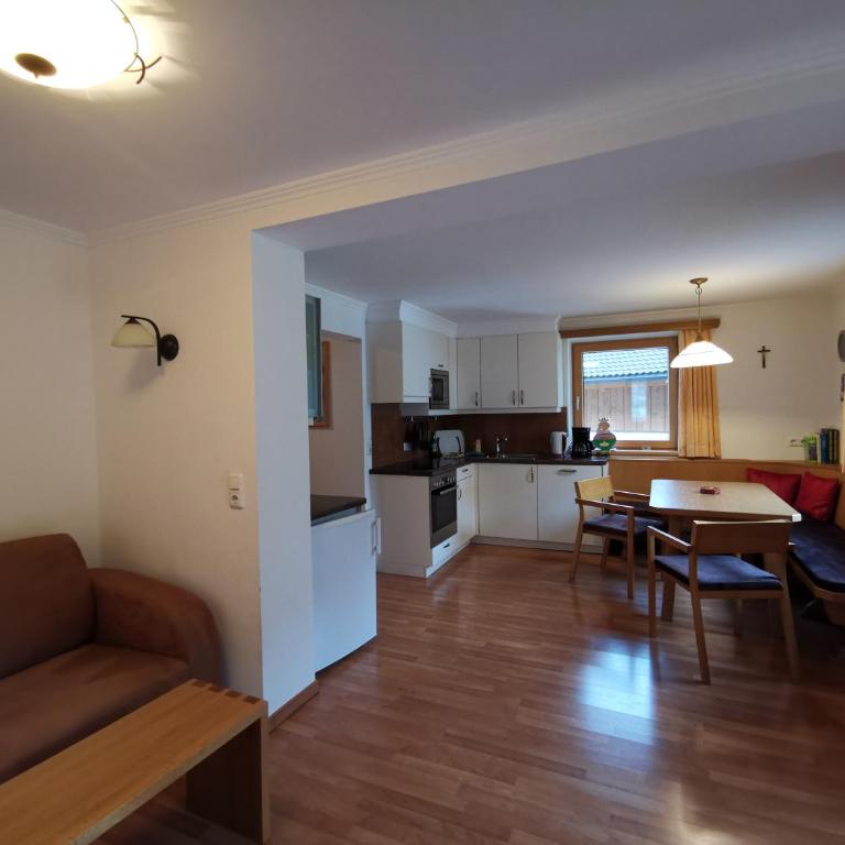 Ferienwohnung Maierhofer - Apartment mit 2 Schlafzimmern und Balkon - 13