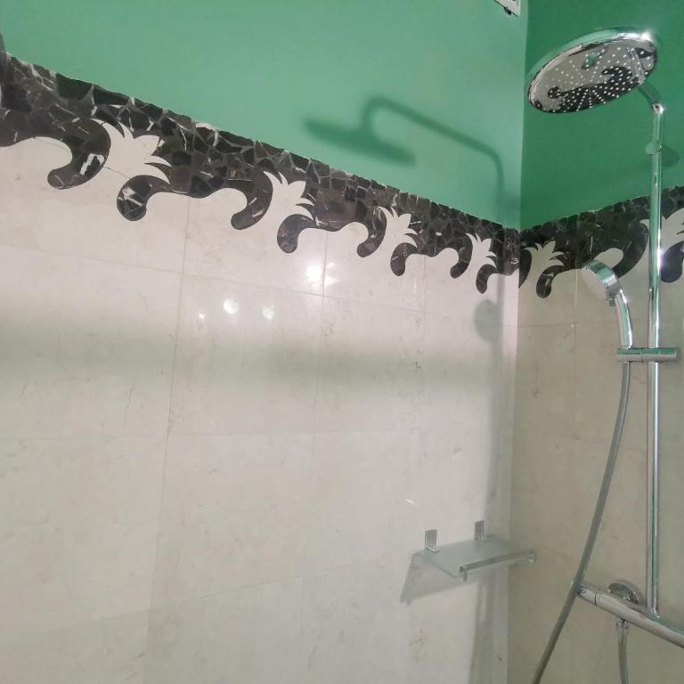 Speciale Tarshito Guesthouse Bari - Camera King Deluxe - 8