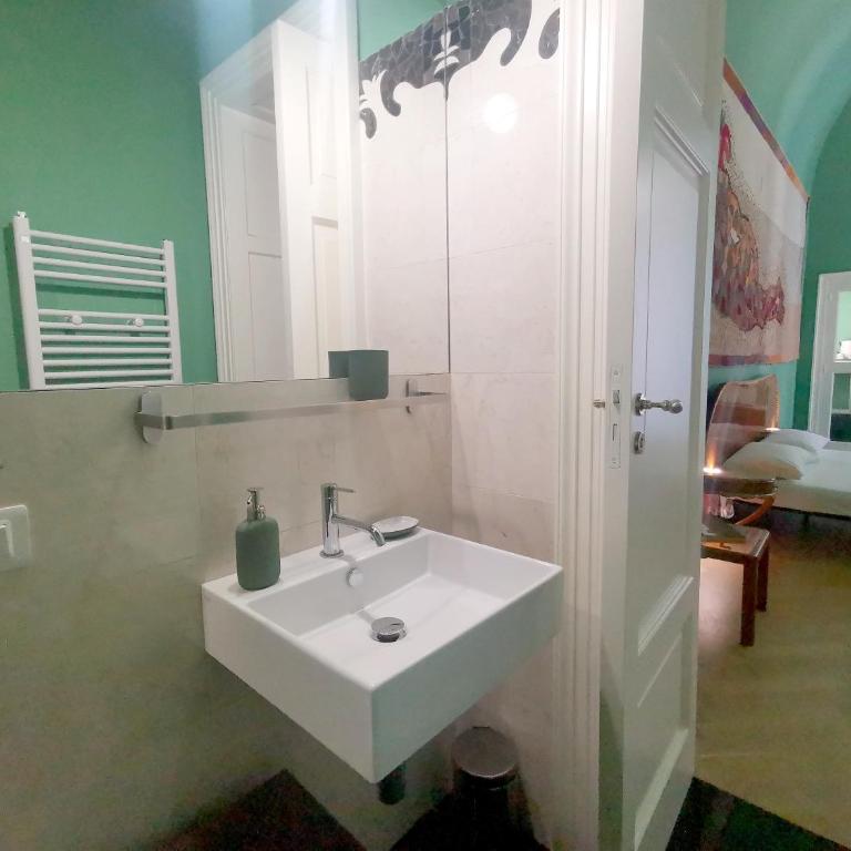 Speciale Tarshito Guesthouse Bari - Camera King Deluxe - 3