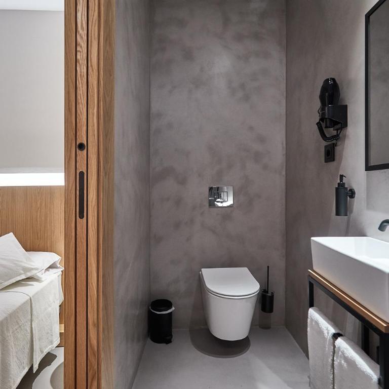 Ella Hostel Ramblas - Double Room with Private Bathroom - 4
