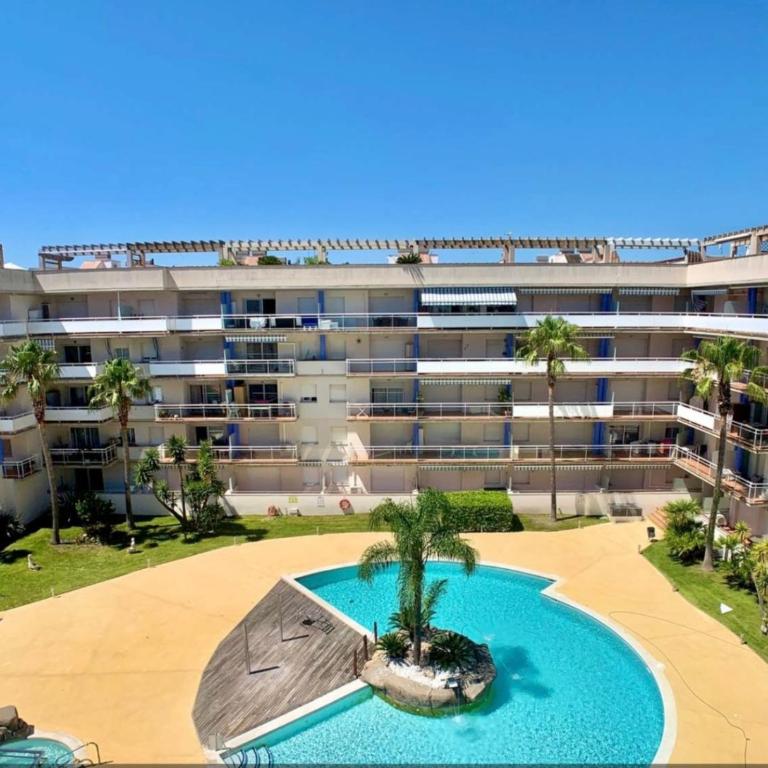 Superbe appartement avec solarium et piscine communautaire - Two-Bedroom Apartment - 39