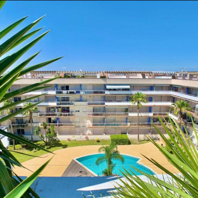 Superbe appartement avec solarium et piscine communautaire - Two-Bedroom Apartment - 40