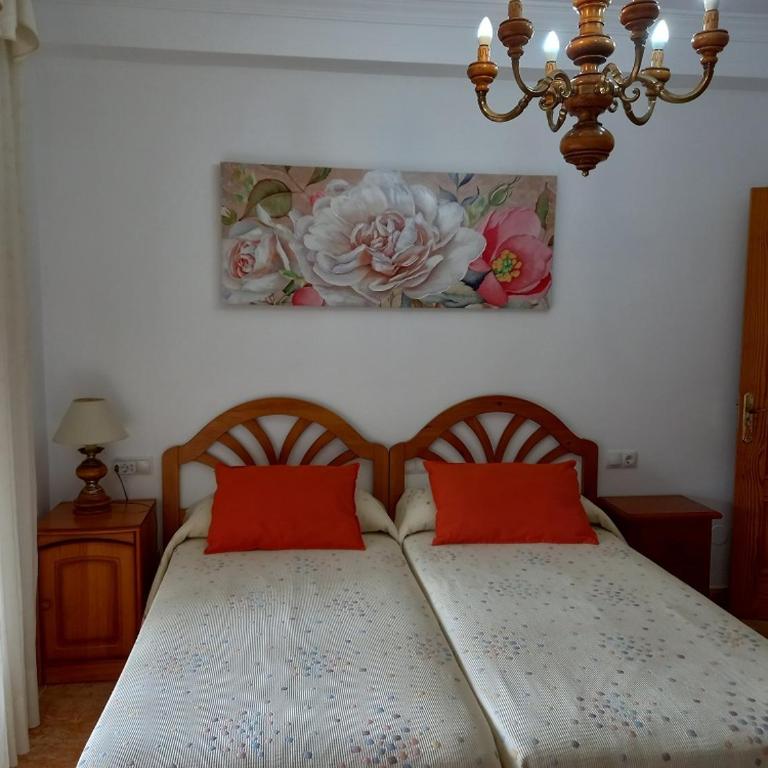 Alojamiento Colina del Sol - Habitación Doble con baño privado y terraza - 2 camas - 2