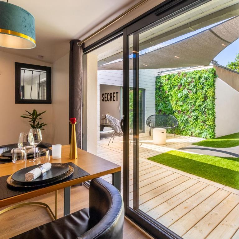 Nuit confort avec Balnéo XXL privative et Climatisation - Maison 1 Chambre - 5
