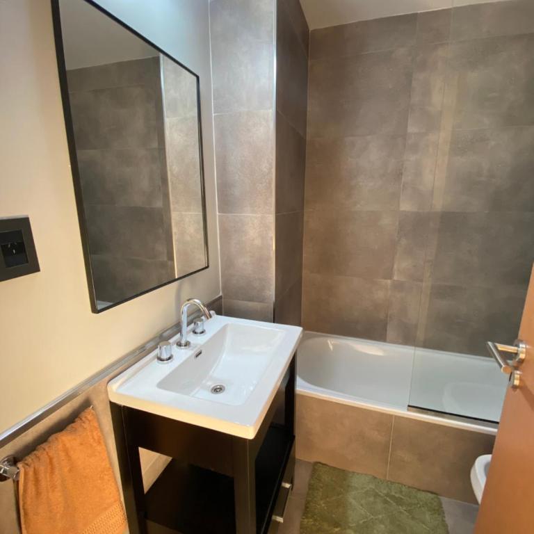 Hermoso departamento céntrico con estacionamiento - One-Bedroom Apartment - 12