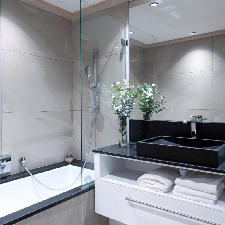 MGM Hôtels & Résidences - Résidence Le Roc Des Tours - Three-Bedroom Apartment for 8 people with Spa Access - 4
