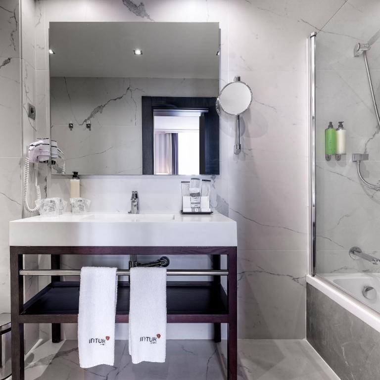 Intelier Palacio San Martin - Double or Twin Room with Extra Bed - 6
