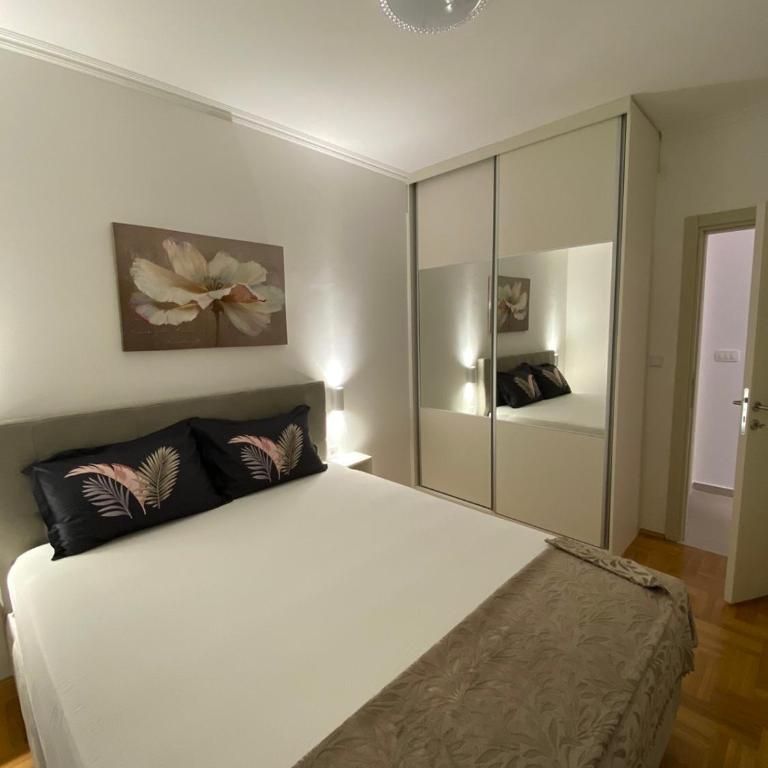 Apartment Stars Lux - One-Bedroom Apartment - 2