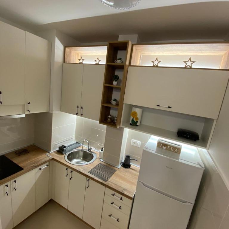 Apartment Stars Lux - One-Bedroom Apartment - 12