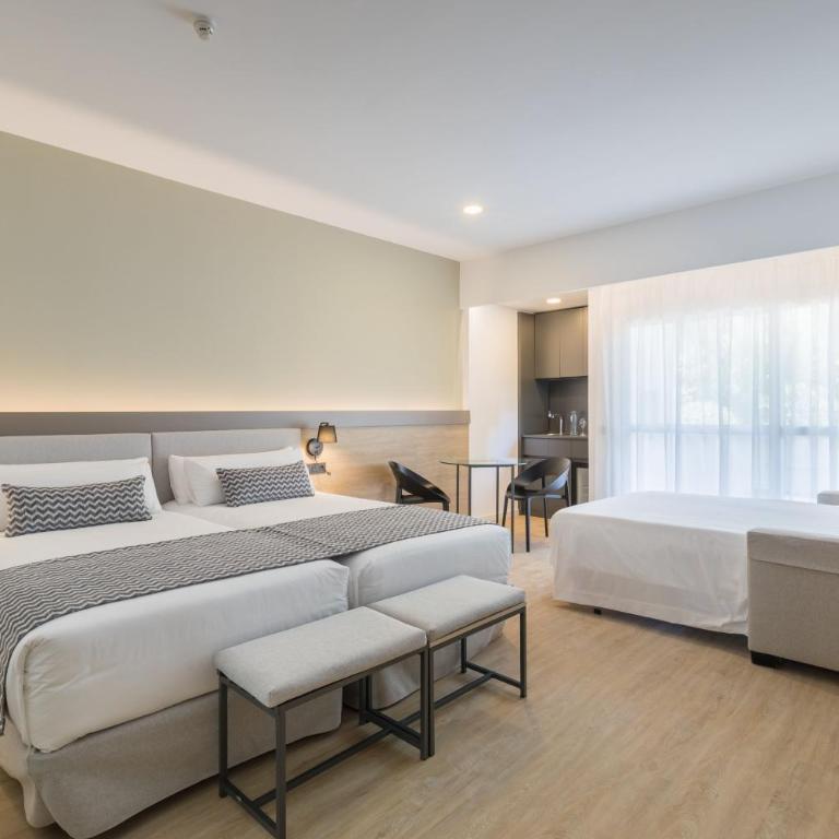 Occidental Puerto Banús - Habitación Triple Superior (2 adultos + 1 niño) - 1