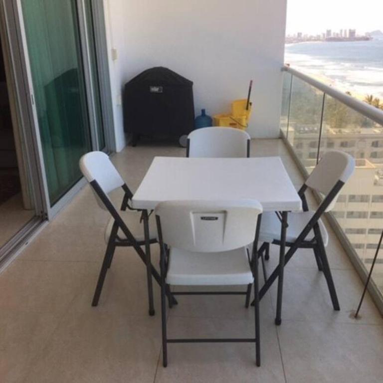 Beautiful 3 bedroom, fully furnished, on the beach - Apartment - 20