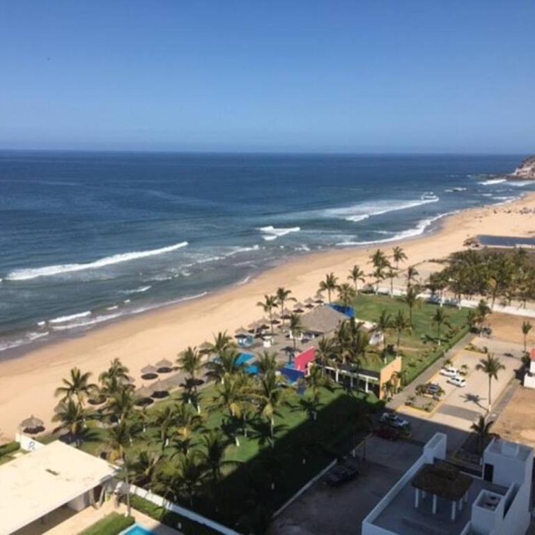 Beautiful 3 bedroom, fully furnished, on the beach - Apartment - 23