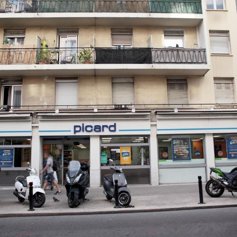 T2 proche de la gare, à 10 minutes à pieds de la Croisette, piscine & parking dans résidence de haut standing - Appartement 1 Chambre - 74