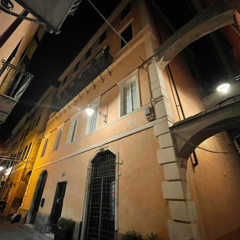 Finale ligure - Dimora storica in centro a 50 m dal mare - Appartamento con 2 Camere da Letto - 24