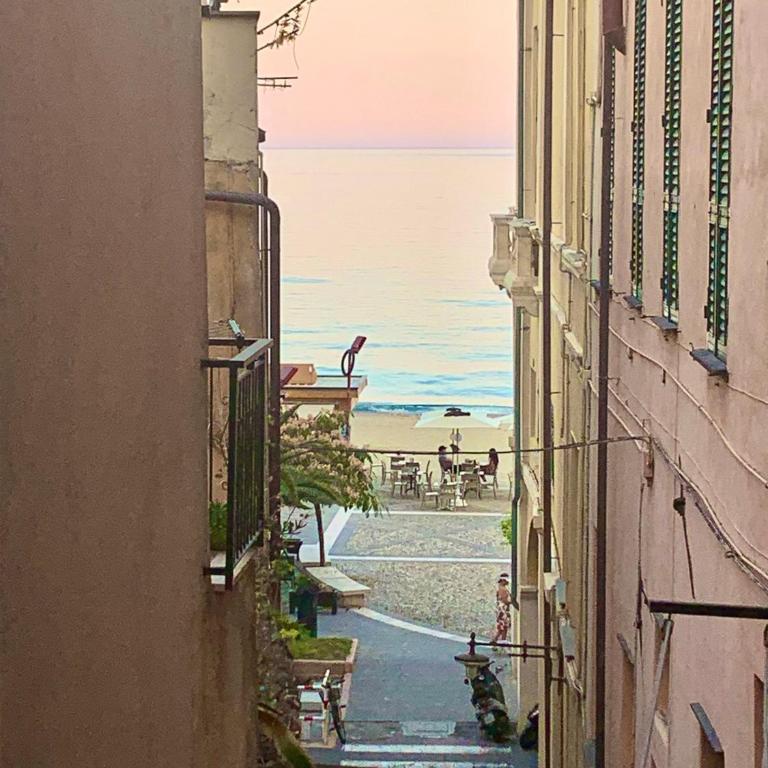 Finale ligure - Dimora storica in centro a 50 m dal mare - Appartamento con 2 Camere da Letto - 16