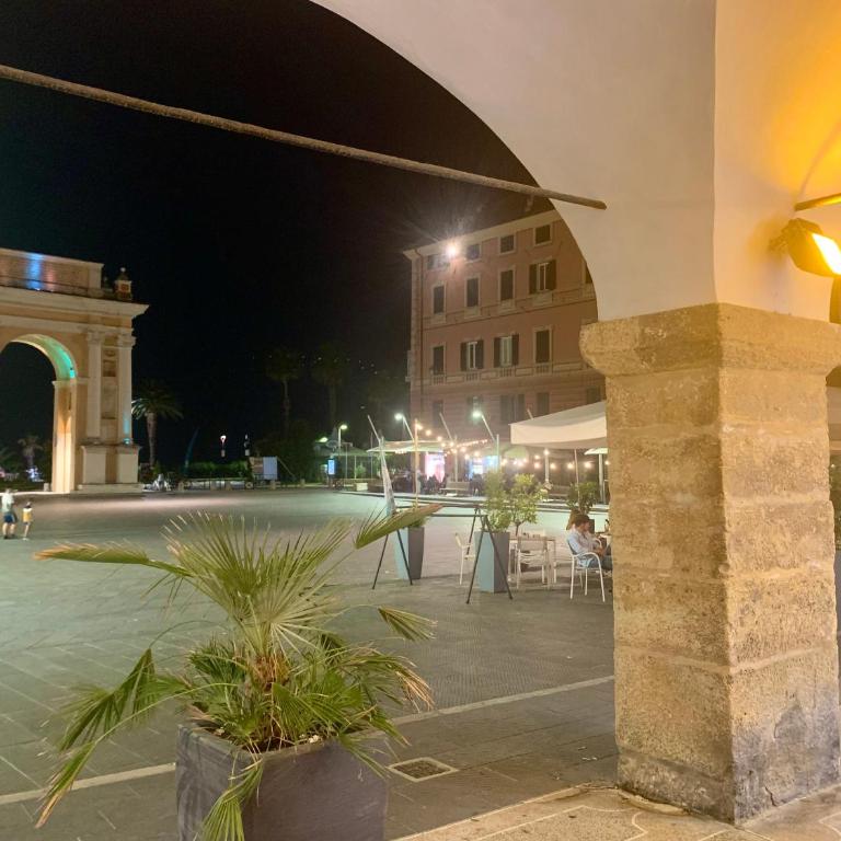 Finale ligure - Dimora storica in centro a 50 m dal mare - Appartamento con 2 Camere da Letto - 36