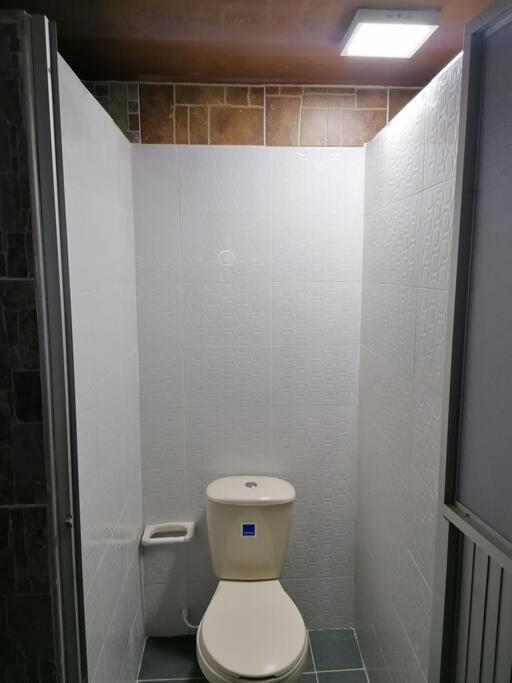 Bienvenido a tu segundo hogar a dos cuadras del centro recreaciónal lagos club comfatolima - Casa de 2 dormitorios - 26