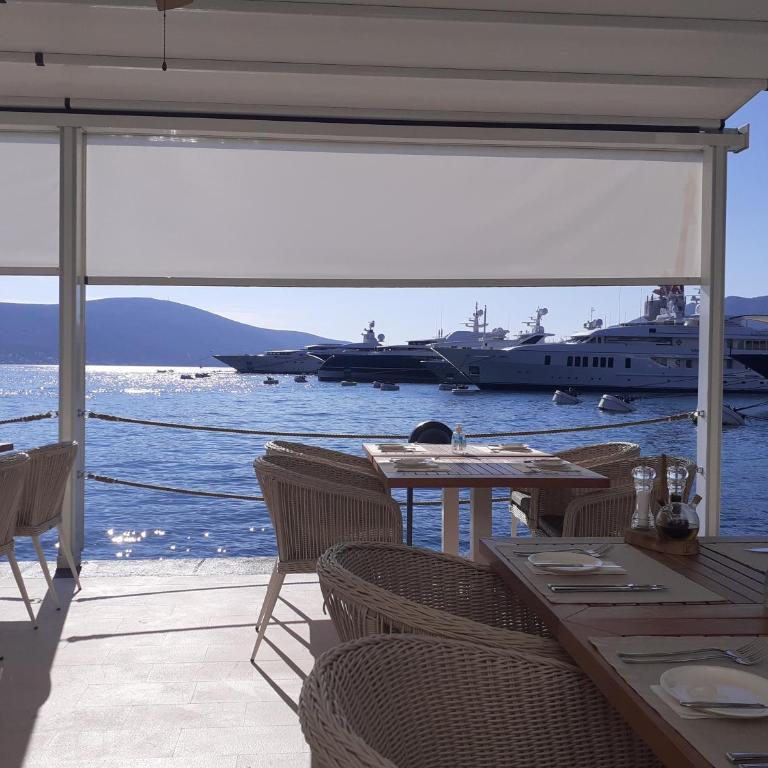 Monténégro dans un site exceptionnel loue des hébergements supérieurs face mer avec plage privée à côté de NIKKIBEACH - Apartman sa Pogledom na More - 30