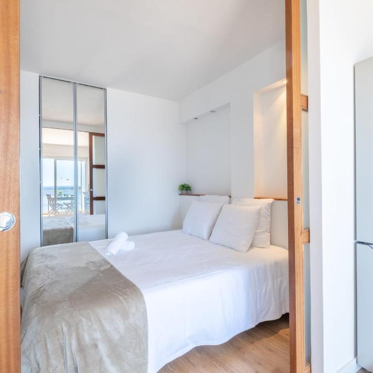 RARE! 2-Br Seafront Apartment - Apartment - 44