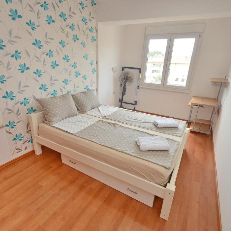 Central Apartment Tivat - Two-Bedroom Apartment - 4