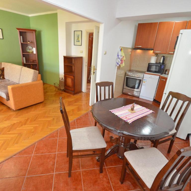 Central Apartment Tivat - Two-Bedroom Apartment - 18