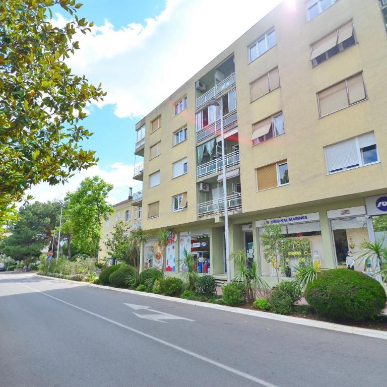 Central Apartment Tivat - Two-Bedroom Apartment - 28