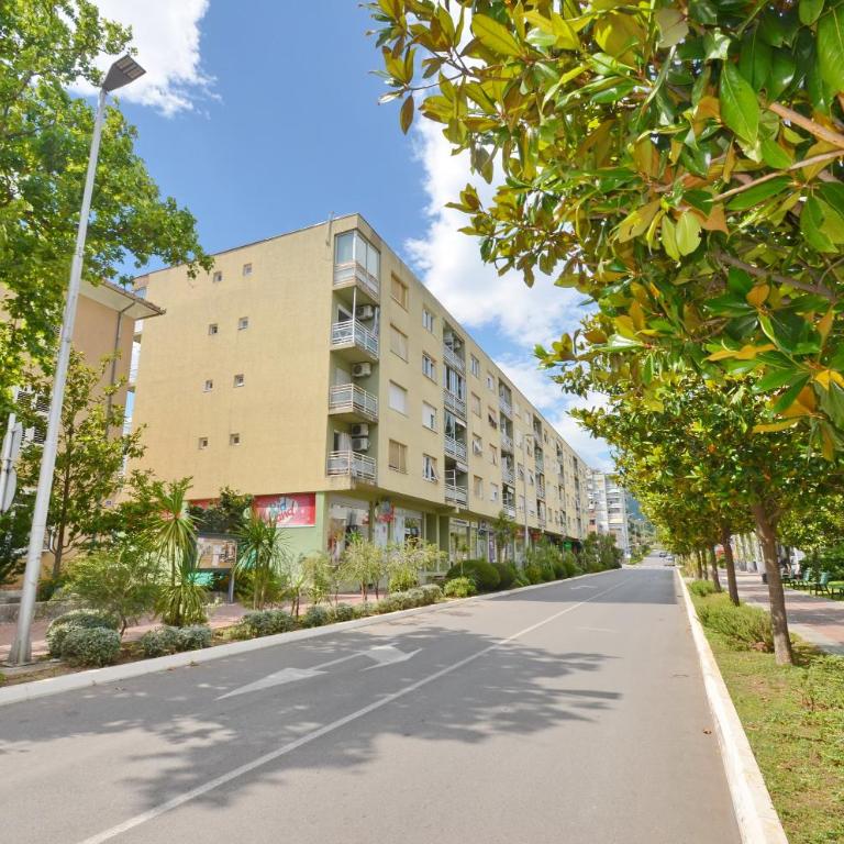 Central Apartment Tivat - Two-Bedroom Apartment - 32