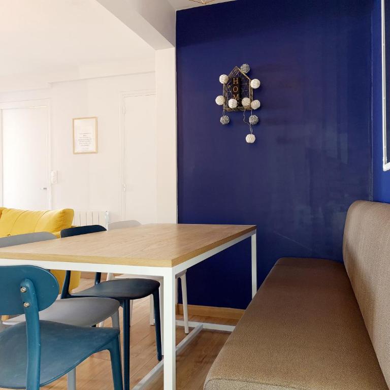 Bright, Large Balcony, Free Parking - Apartment mit 4 Schlafzimmern und einem Balkon - 2