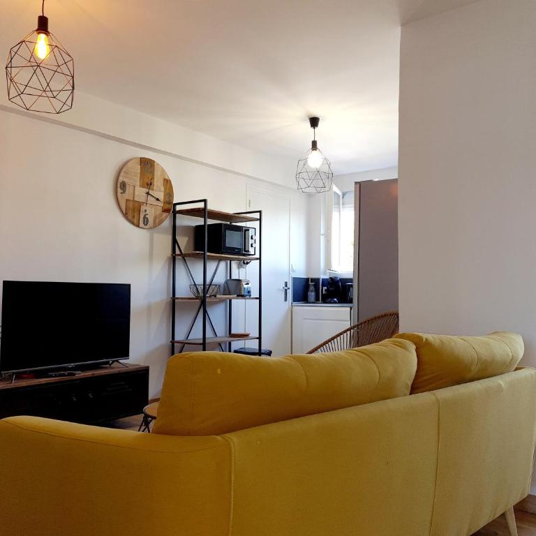 Bright, Large Balcony, Free Parking - Apartment mit 4 Schlafzimmern und einem Balkon - 11