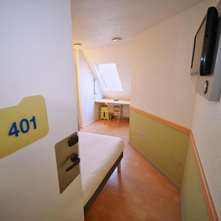 ibis budget Blois Centre - Chambre Triple avec 1 Lit Double et 1 Lit Superposé - 15