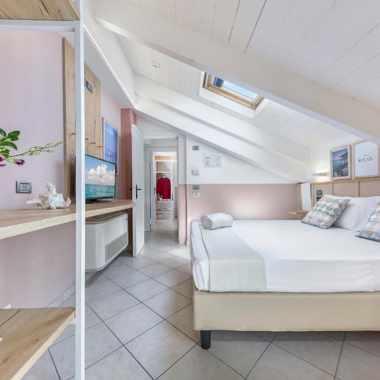 Hotel La Residenza - Family Room - 6