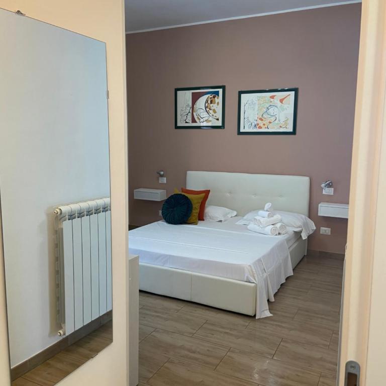 Juna's guest house - Double Room with Private Bathroom - 11
